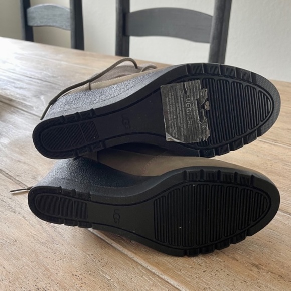 UGG Lace Up Waterproof Wedge Boot (W Bridgit) in Gray, Size 7 - Picture 6 of 6